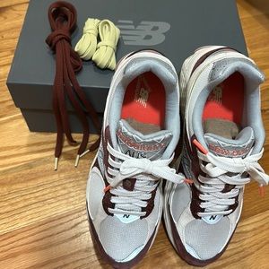 Mens New Balance AUS running sneakers